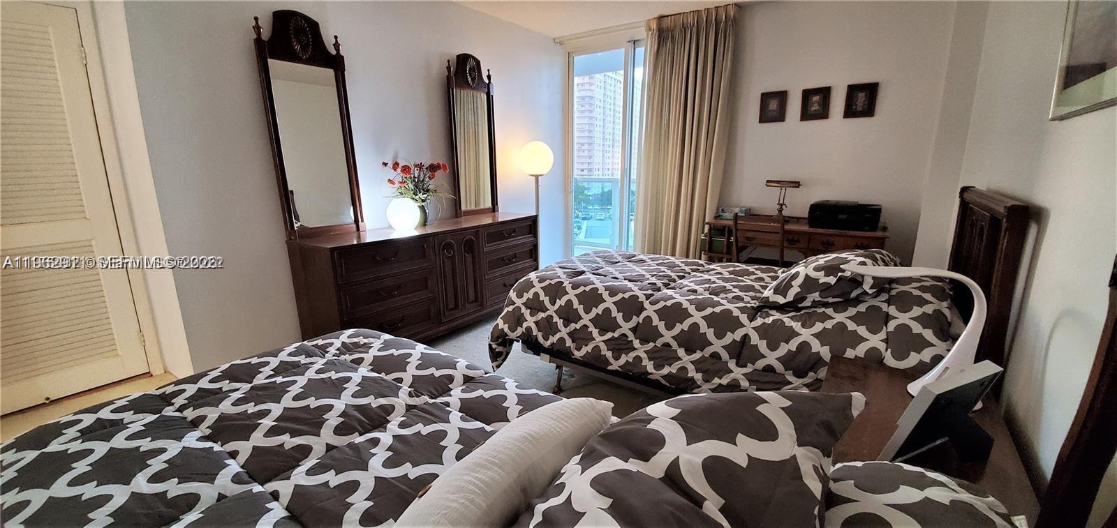 image Arlen House East17