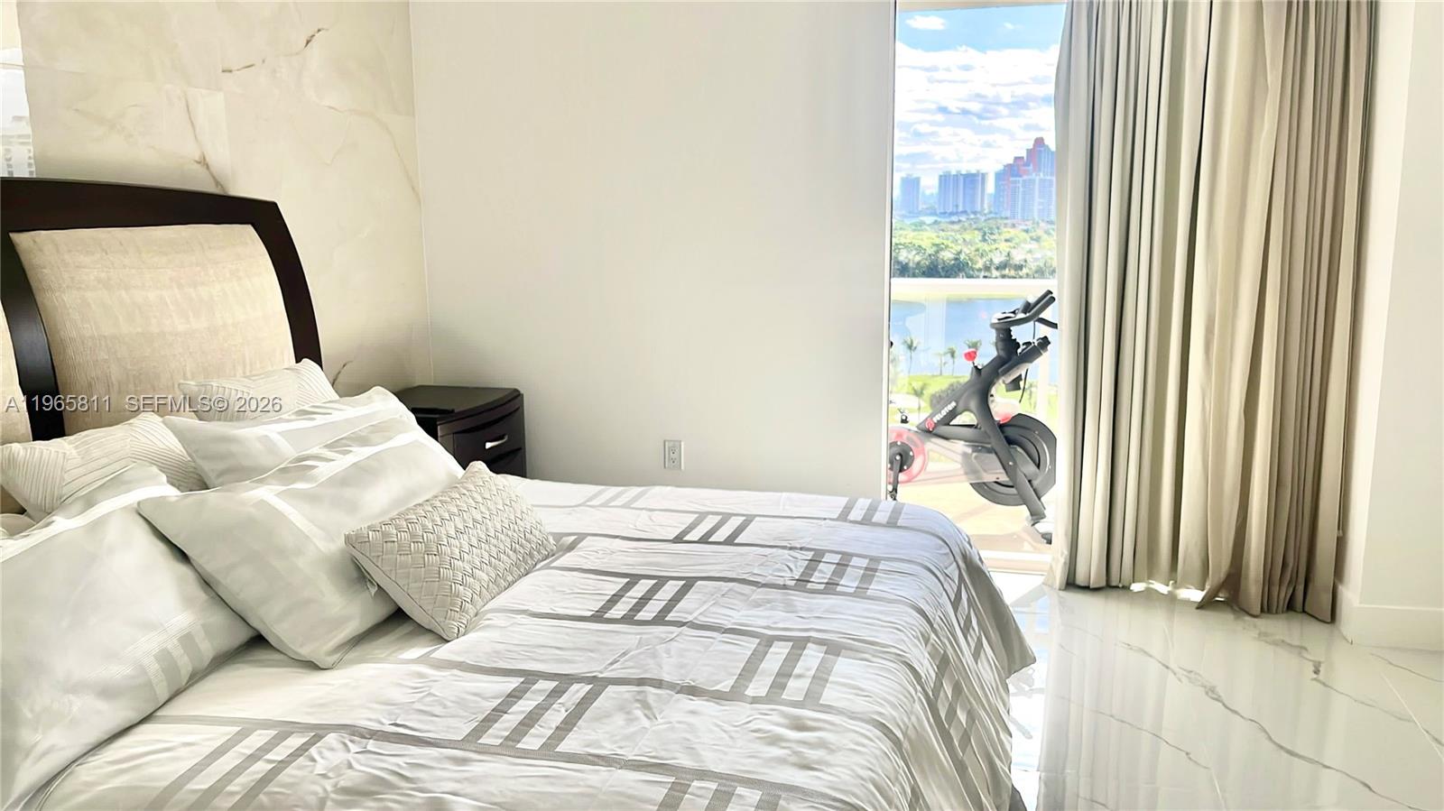 3701 N Country Clb Dr #1505 Aventura, FL 33180