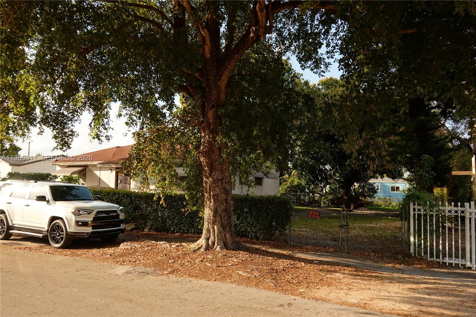 909 NW 76th St Miami, FL 33150