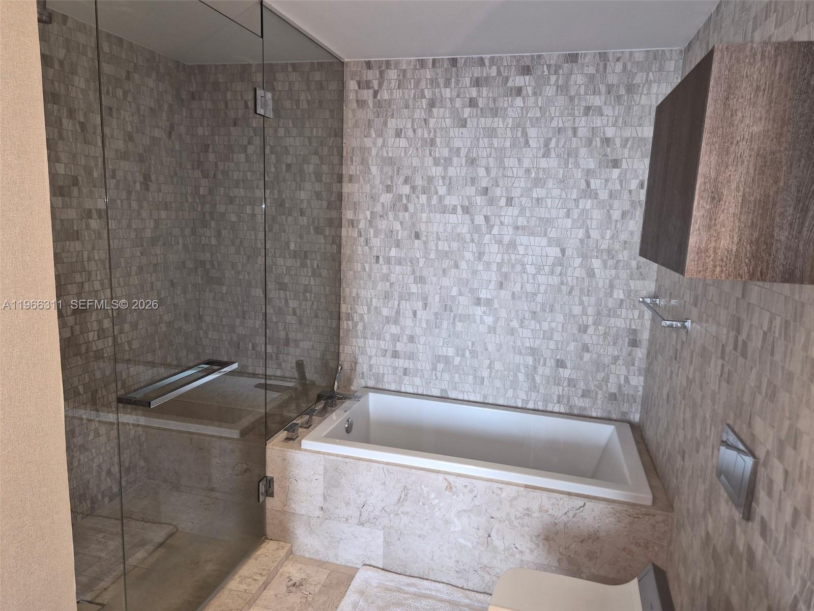 88 SW 7th St #3006 Miami, FL 33130