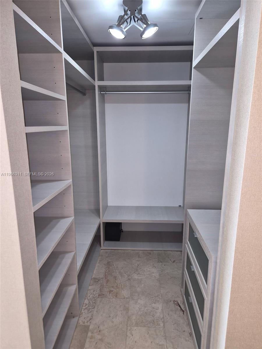 88 SW 7th St #3006 Miami, FL 33130