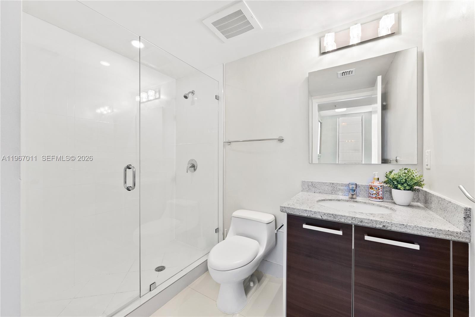 185 SW 7th St #2611 Miami, FL 33130