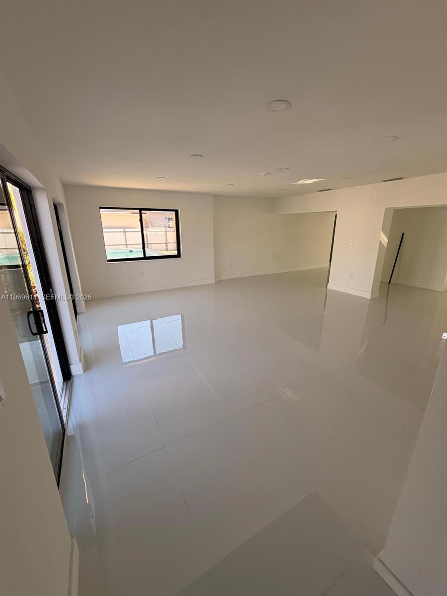 935 SW 72nd Ave Miami, FL 33144