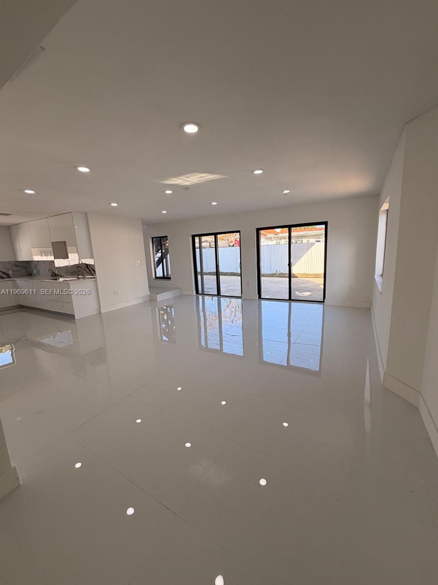 935 SW 72nd Ave Miami, FL 33144