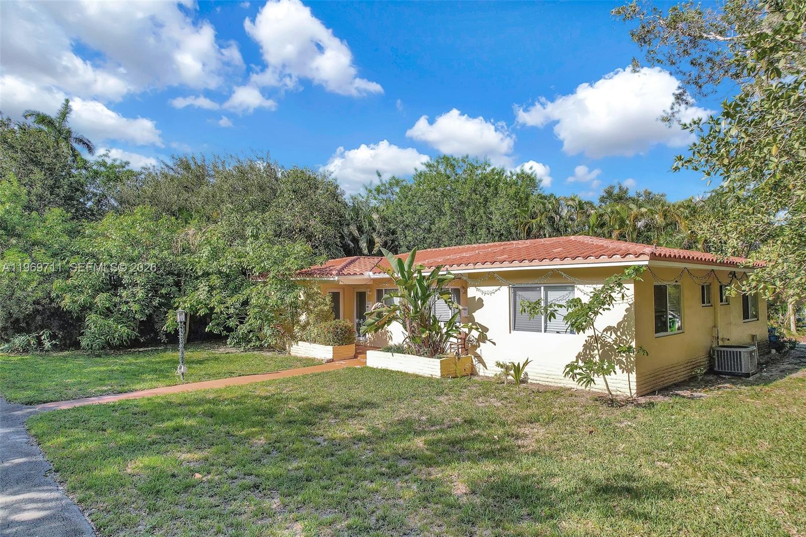 11919 NE 8th Ave Biscayne Park, FL 33161