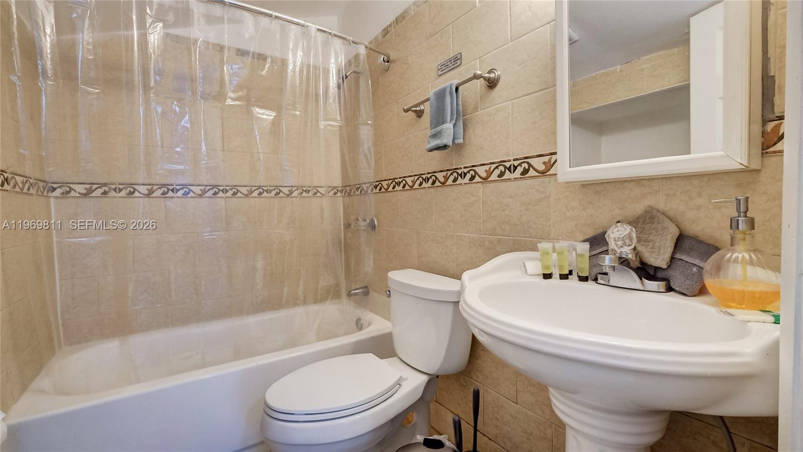 2142 NW 33rd St Miami, FL 33142