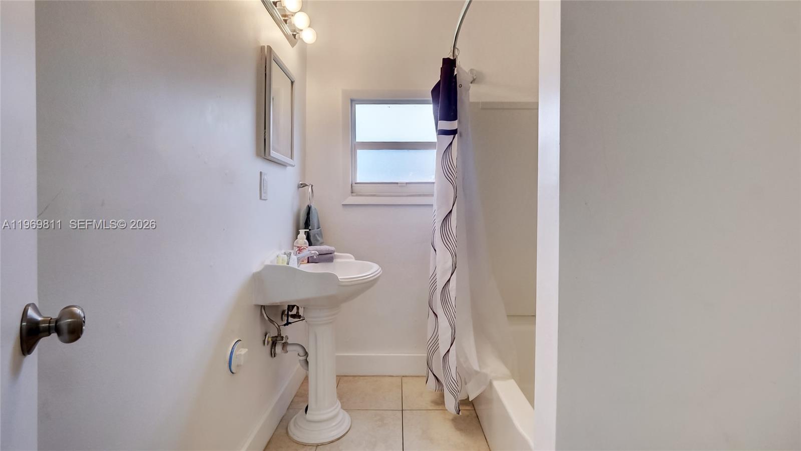 2142 NW 33rd St Miami, FL 33142