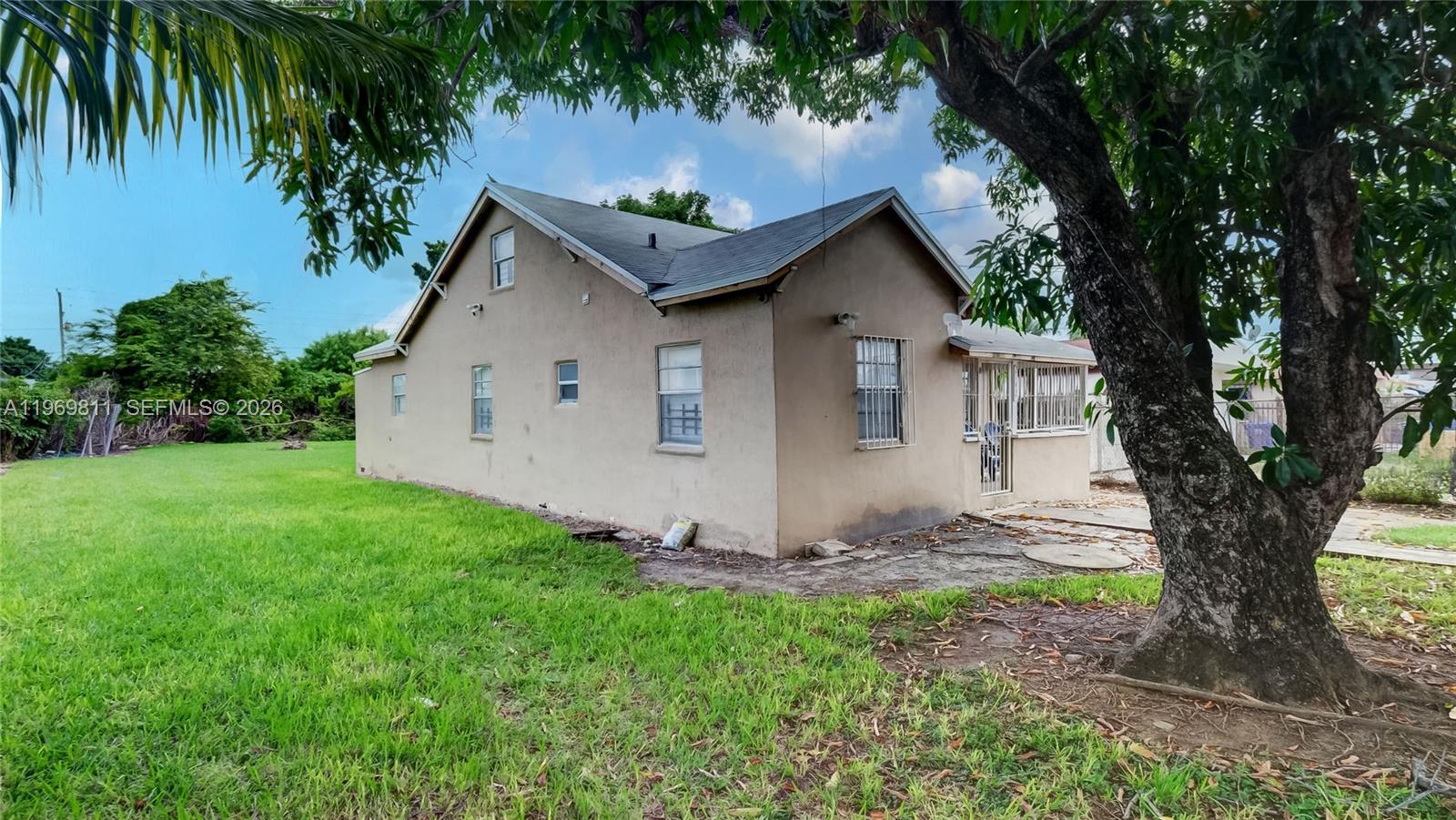 2142 NW 33rd St Miami, FL 33142