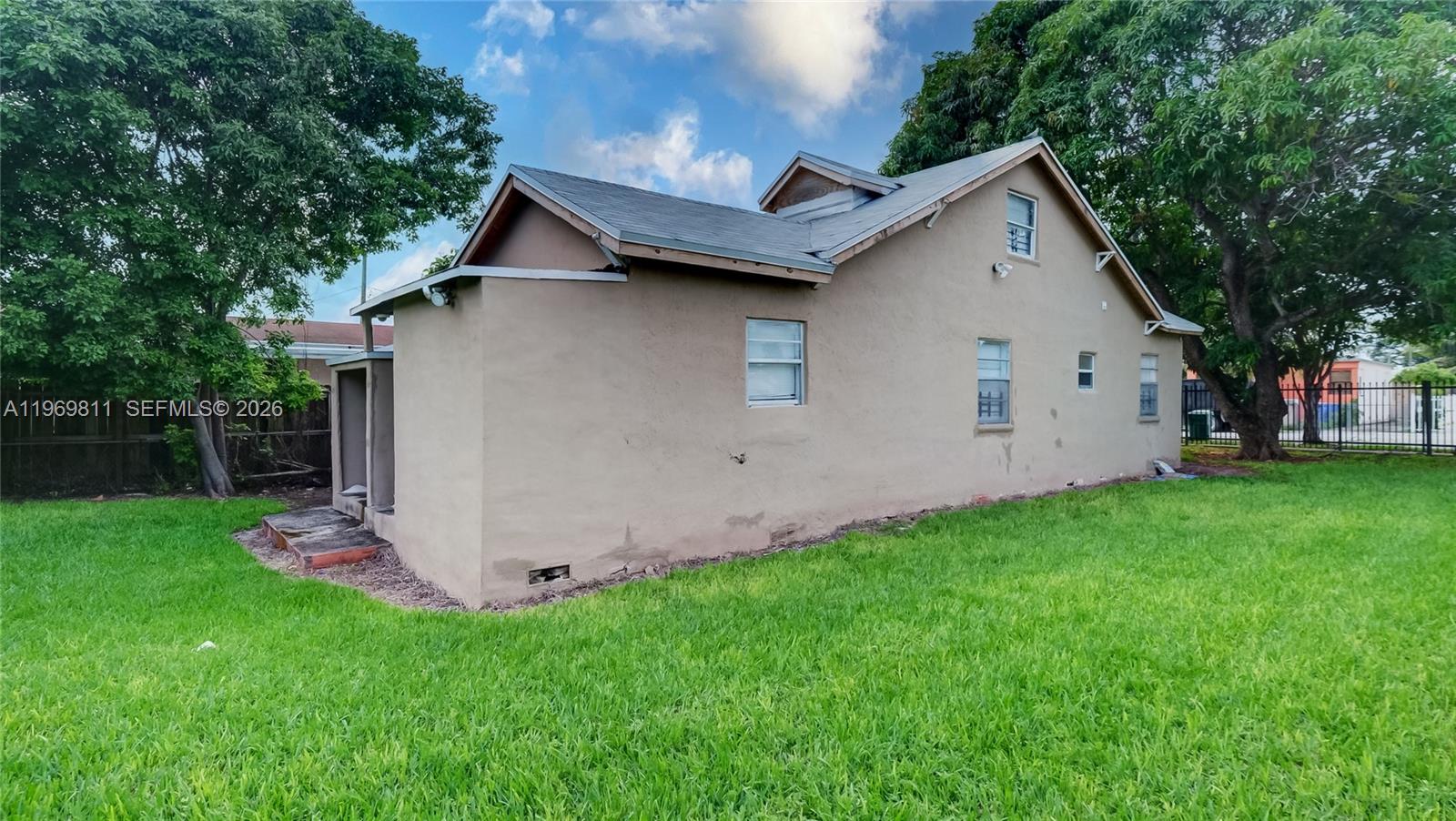 2142 NW 33rd St Miami, FL 33142