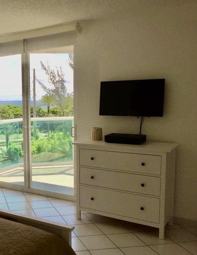 100 Bayview Dr #516 Sunny Isles Beach, FL 33160