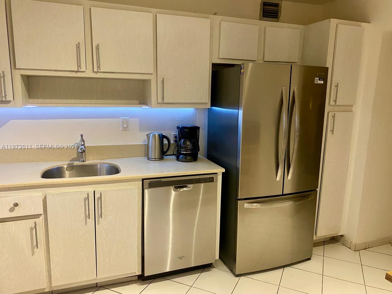 100 Bayview Dr #516 Sunny Isles Beach, FL 33160