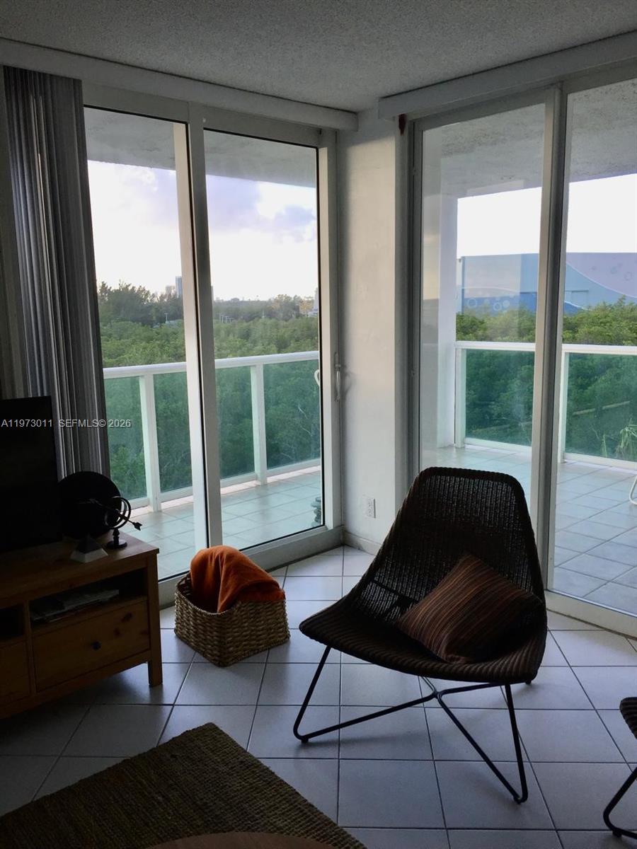 100 Bayview Dr #516 Sunny Isles Beach, FL 33160