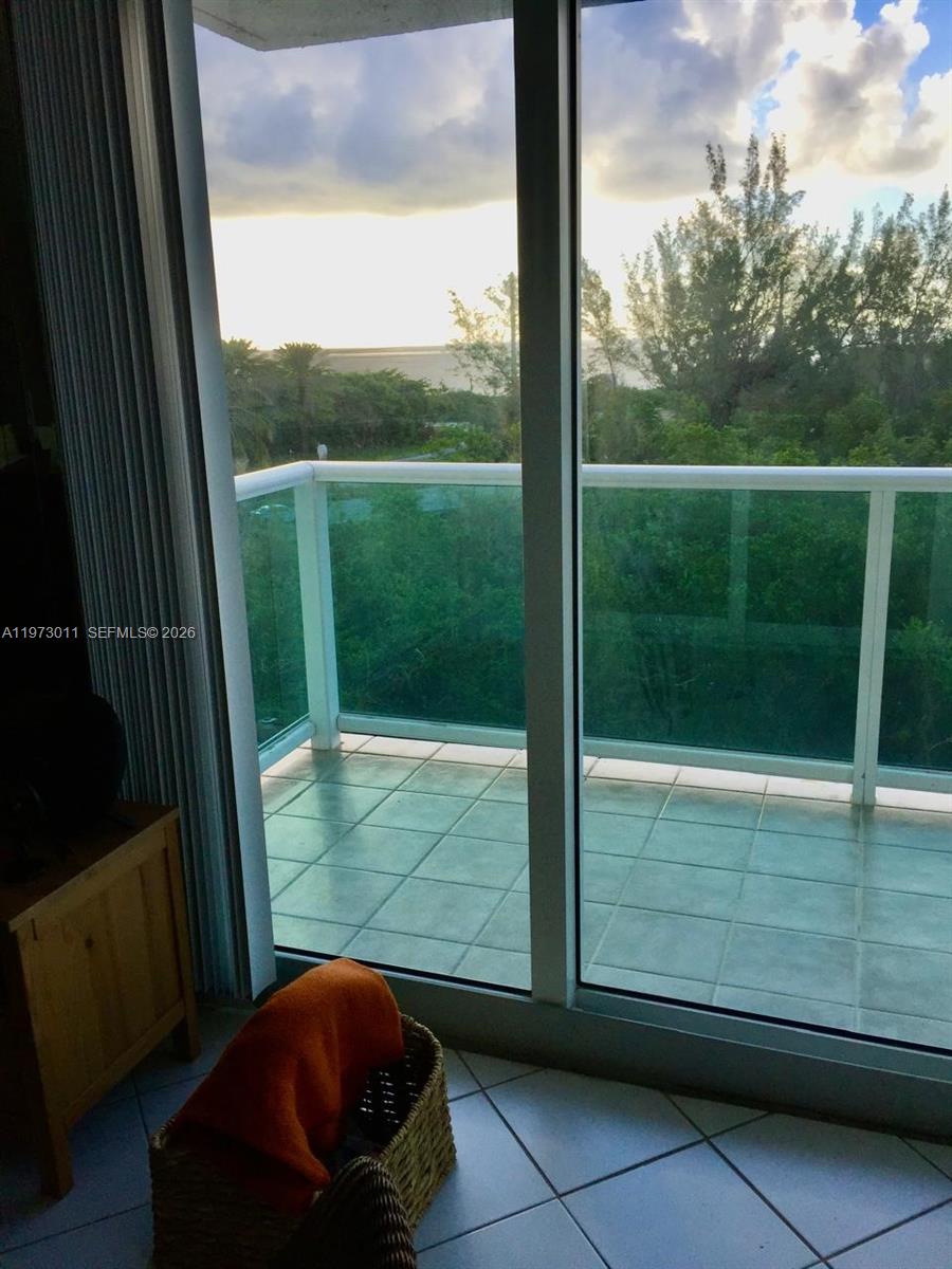 100 Bayview Dr #516 Sunny Isles Beach, FL 33160