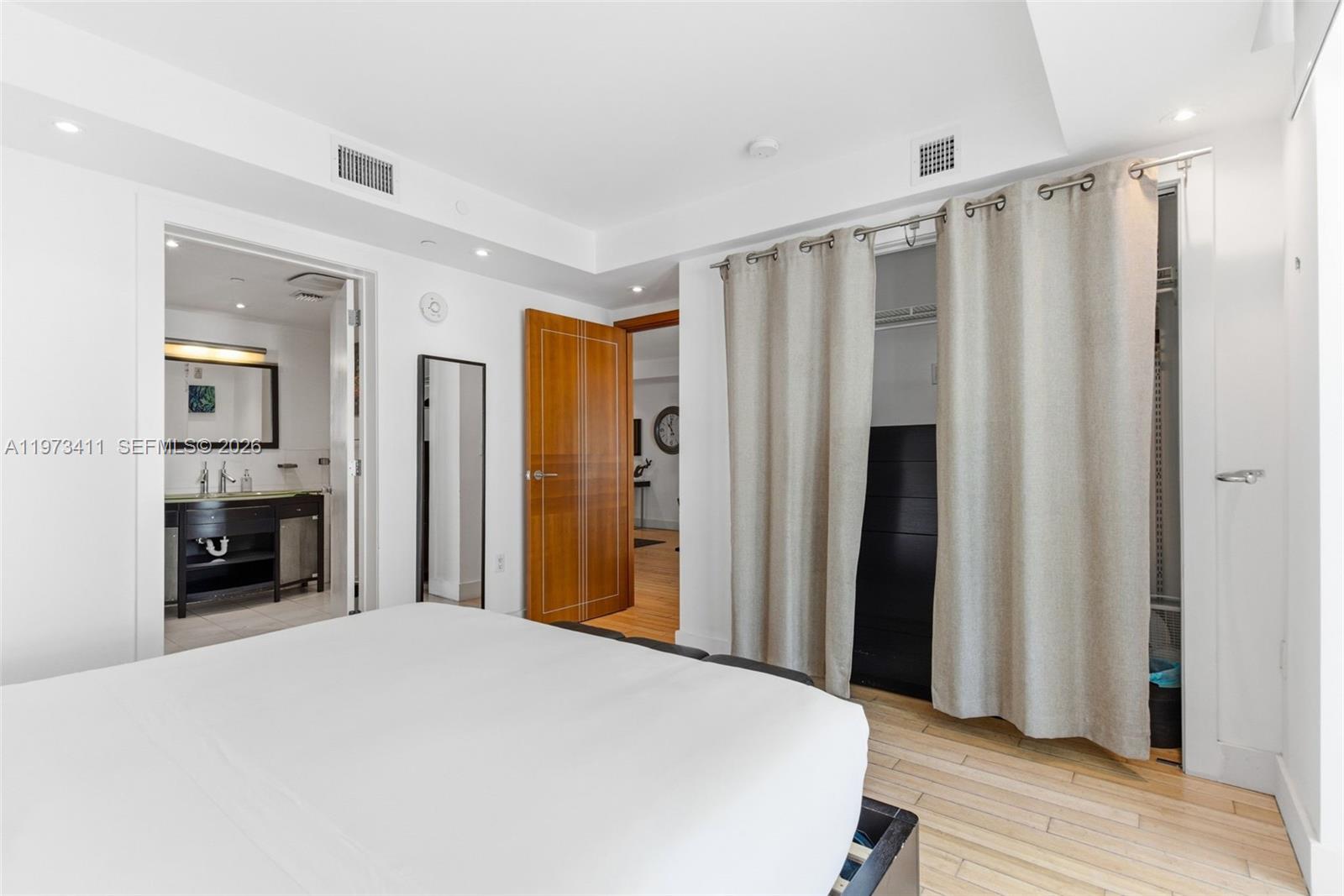 448 Ocean Dr #303 Miami Beach, FL 33139