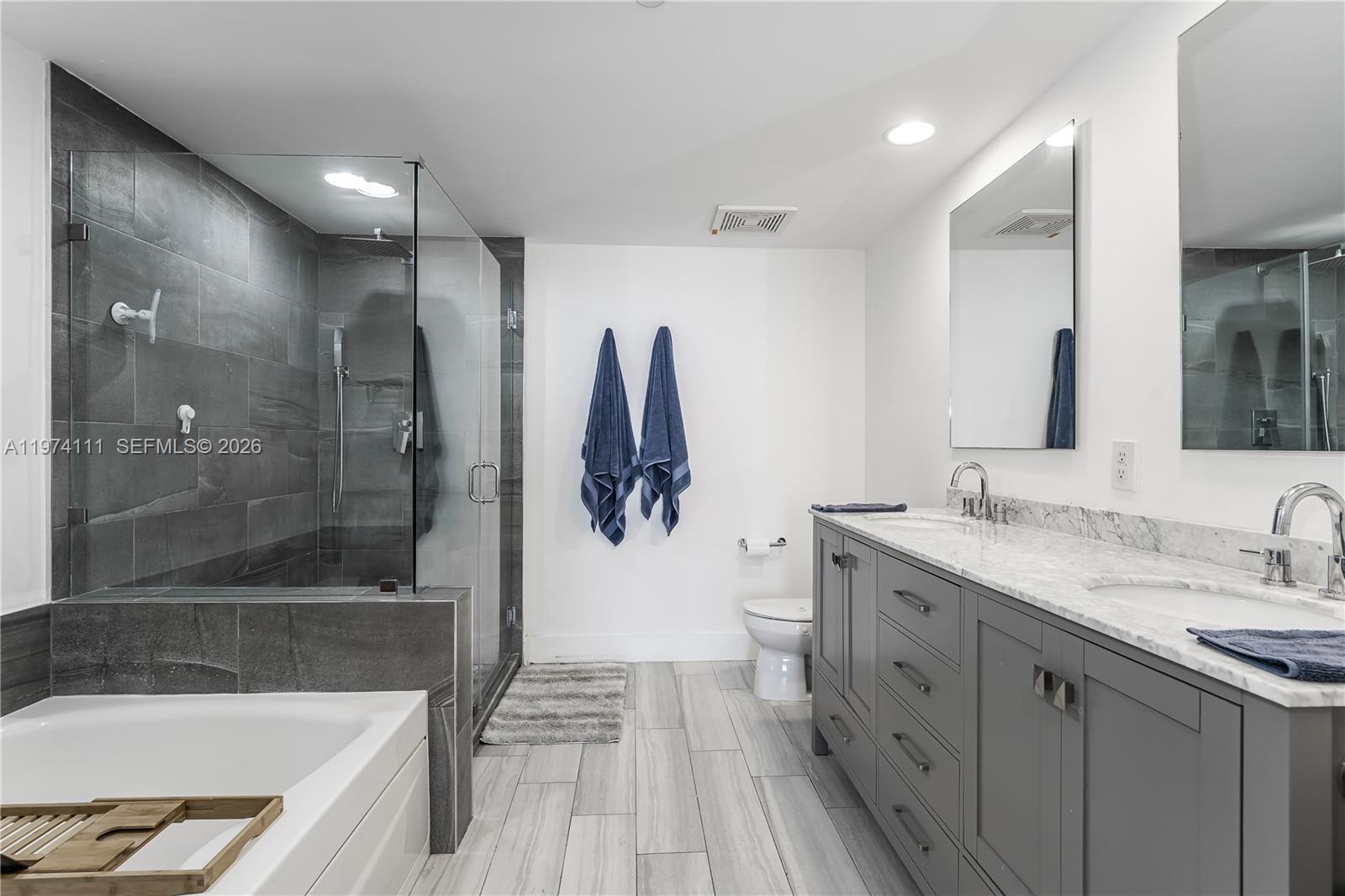 50 Biscayne Blvd #3106 Miami, FL 33132