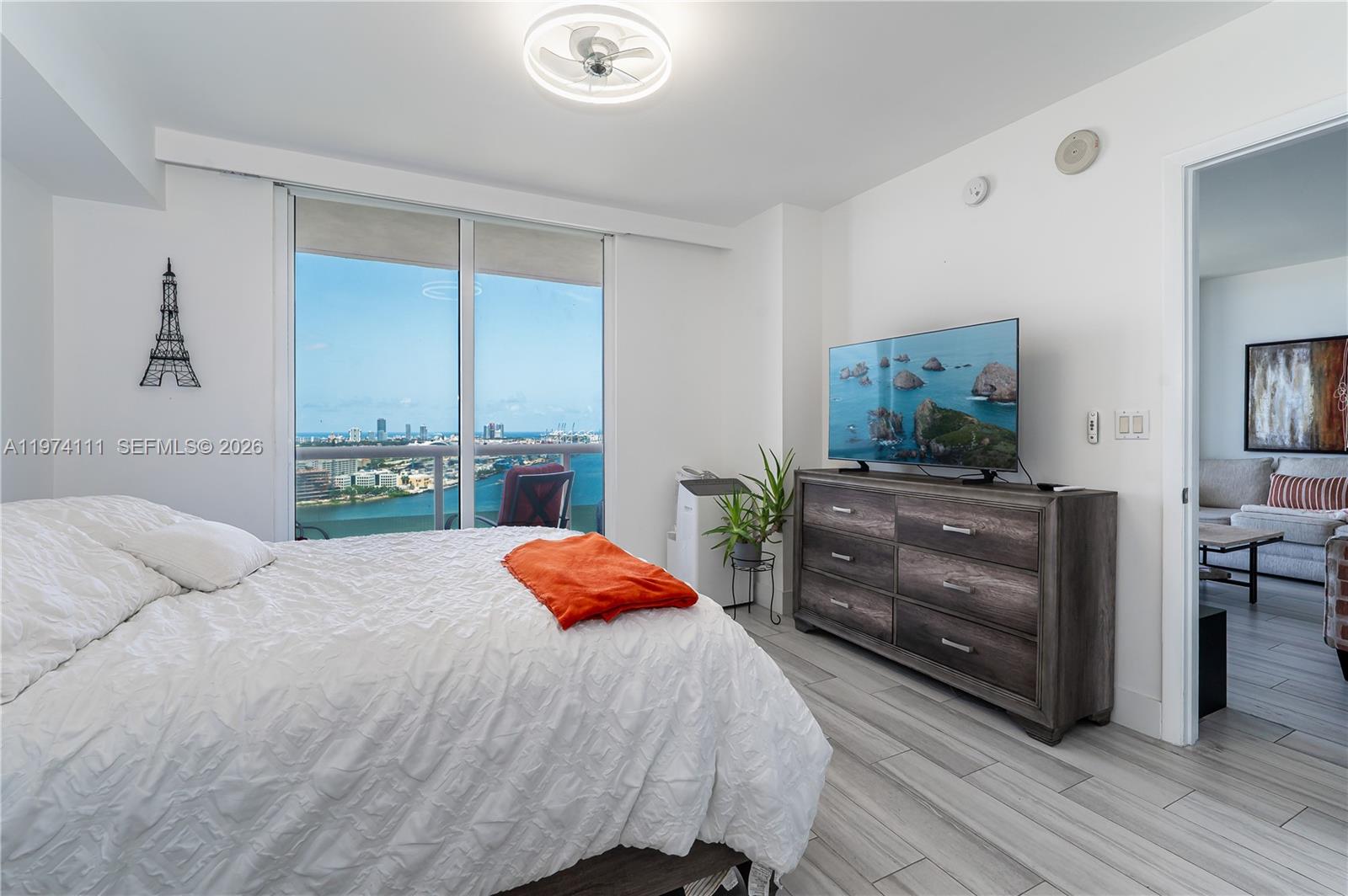 50 Biscayne Blvd #3106 Miami, FL 33132