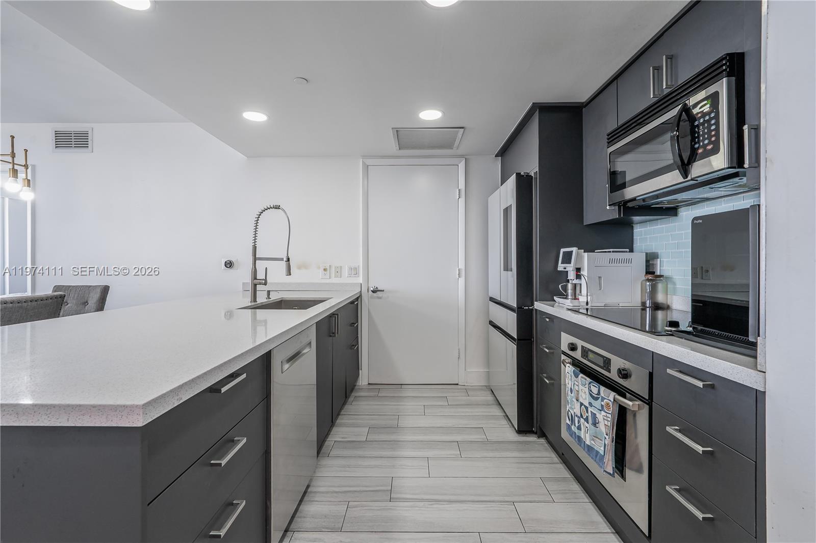 50 Biscayne Blvd #3106 Miami, FL 33132