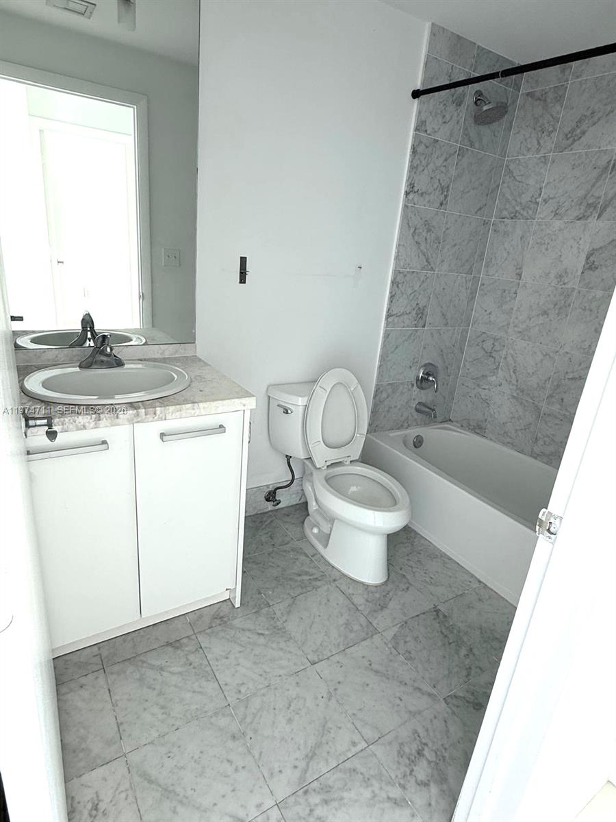 image Vizcayne North15