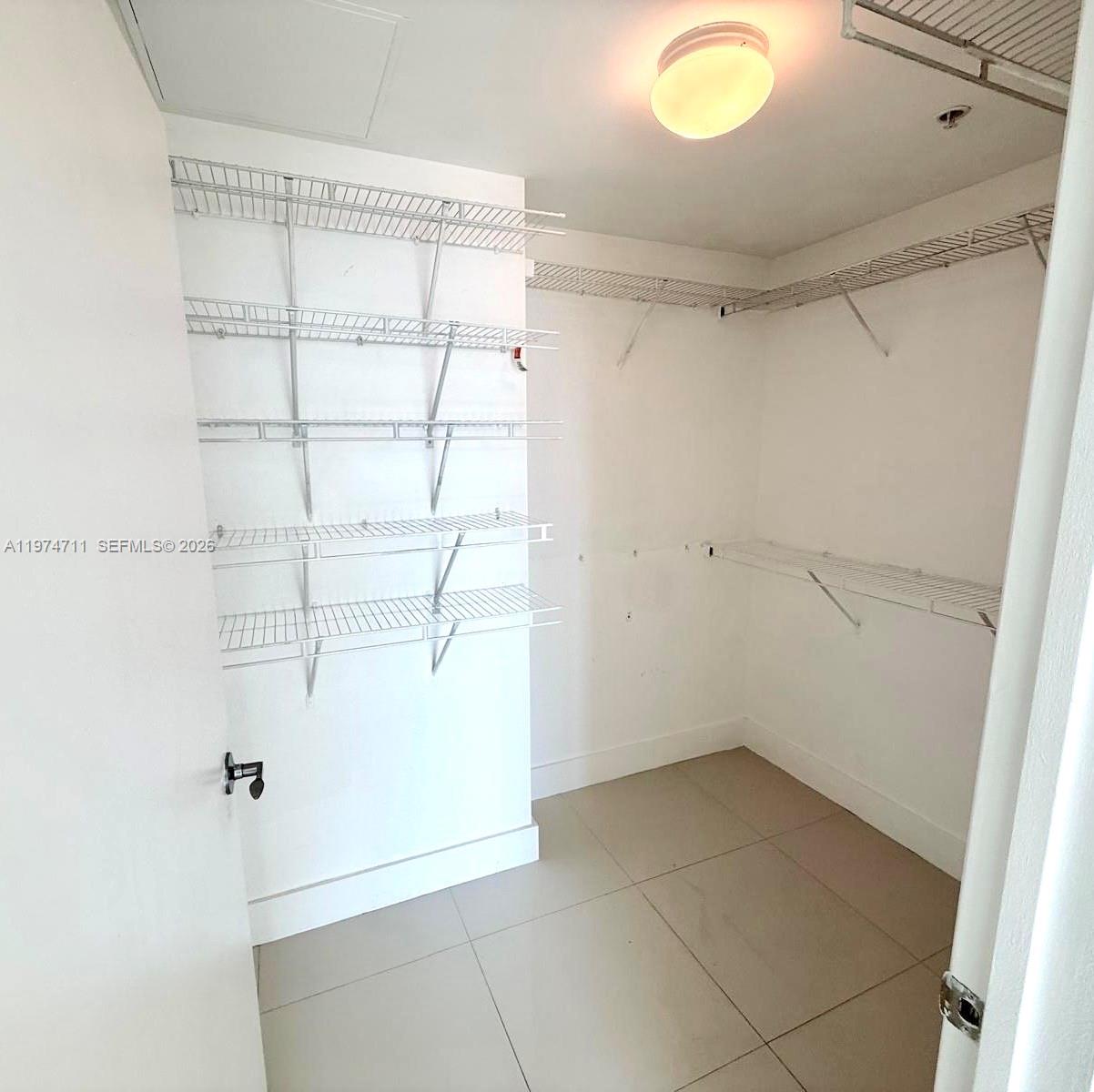 image Vizcayne North8