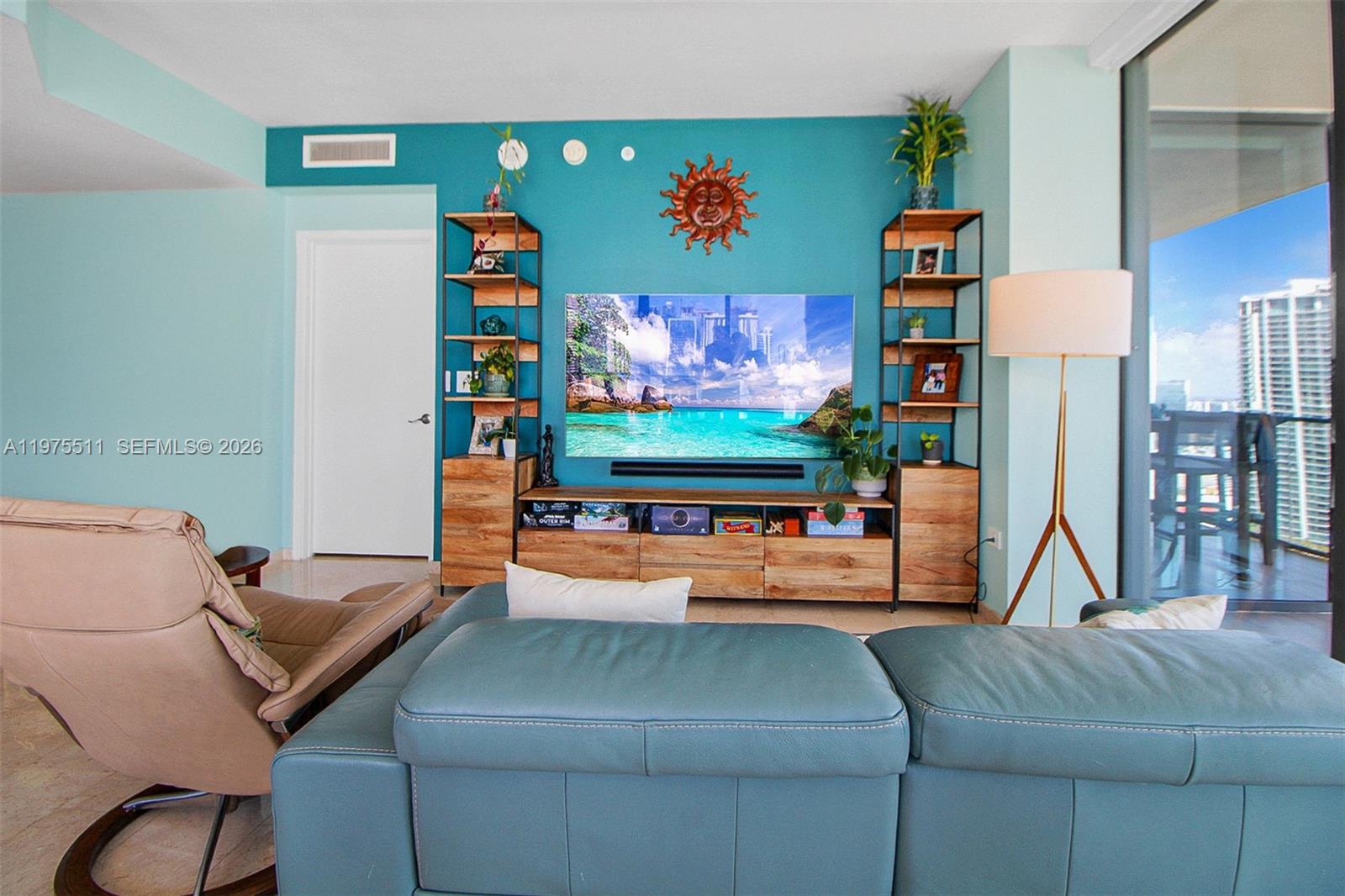 68 SE 6th St #2612 Miami, FL 33131