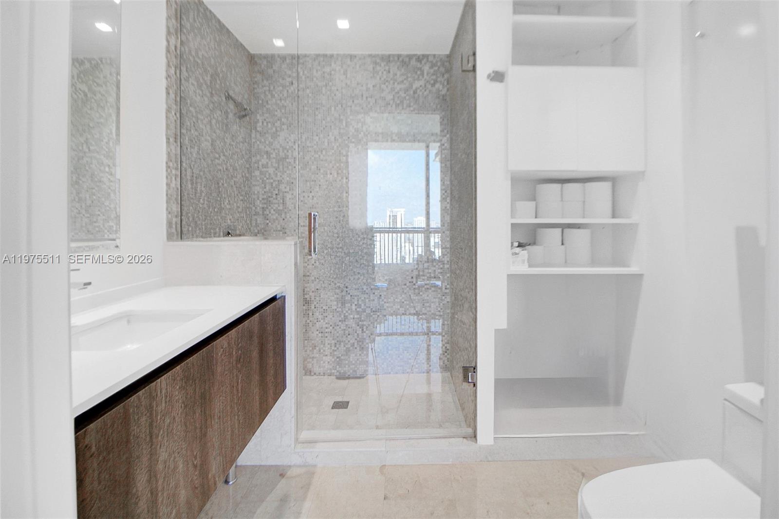 68 SE 6th St #2612 Miami, FL 33131