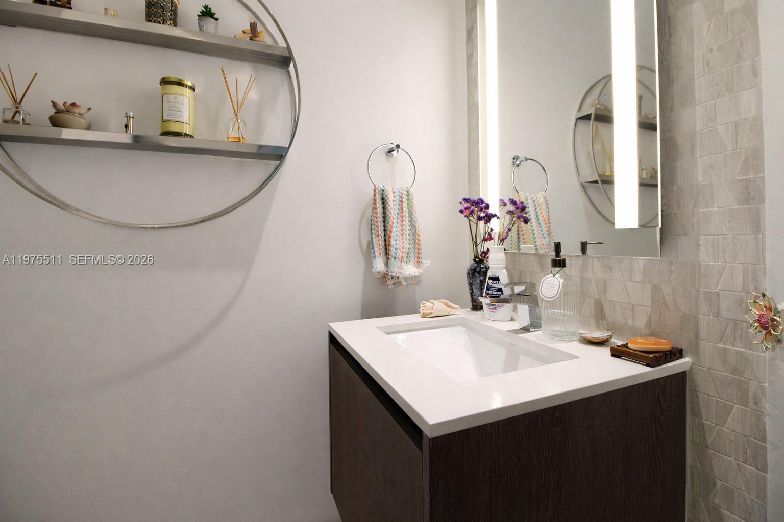 68 SE 6th St #2612 Miami, FL 33131