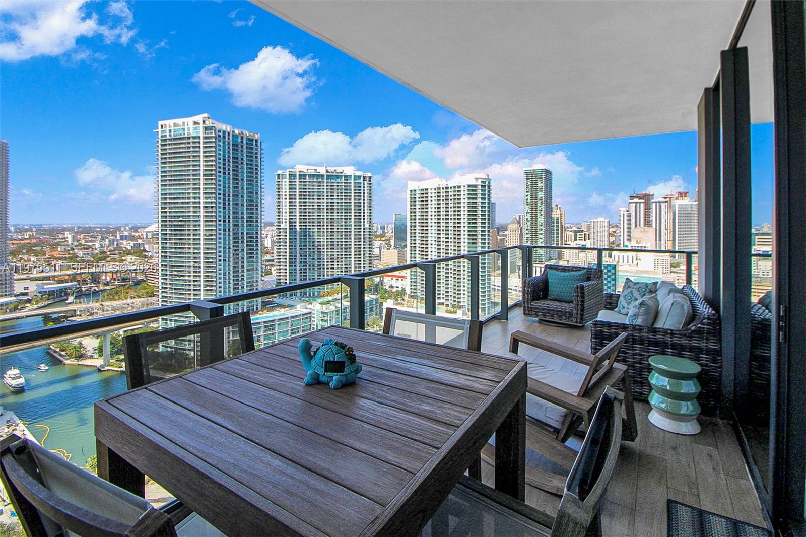 68 SE 6th St #2612 Miami, FL 33131