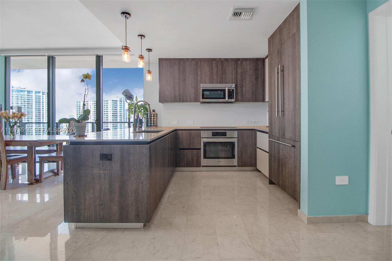 68 SE 6th St #2612 Miami, FL 33131