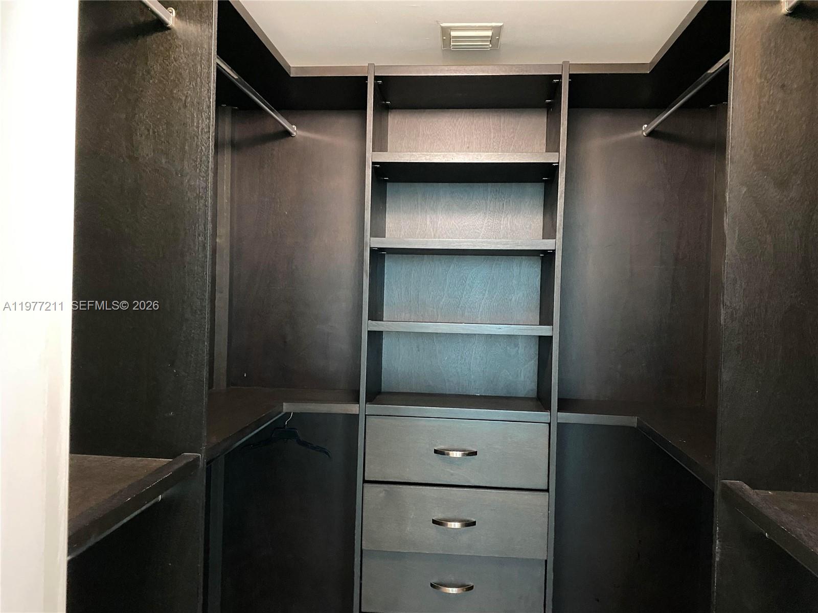 888 Biscayne Blvd #3001 Miami, FL 33132