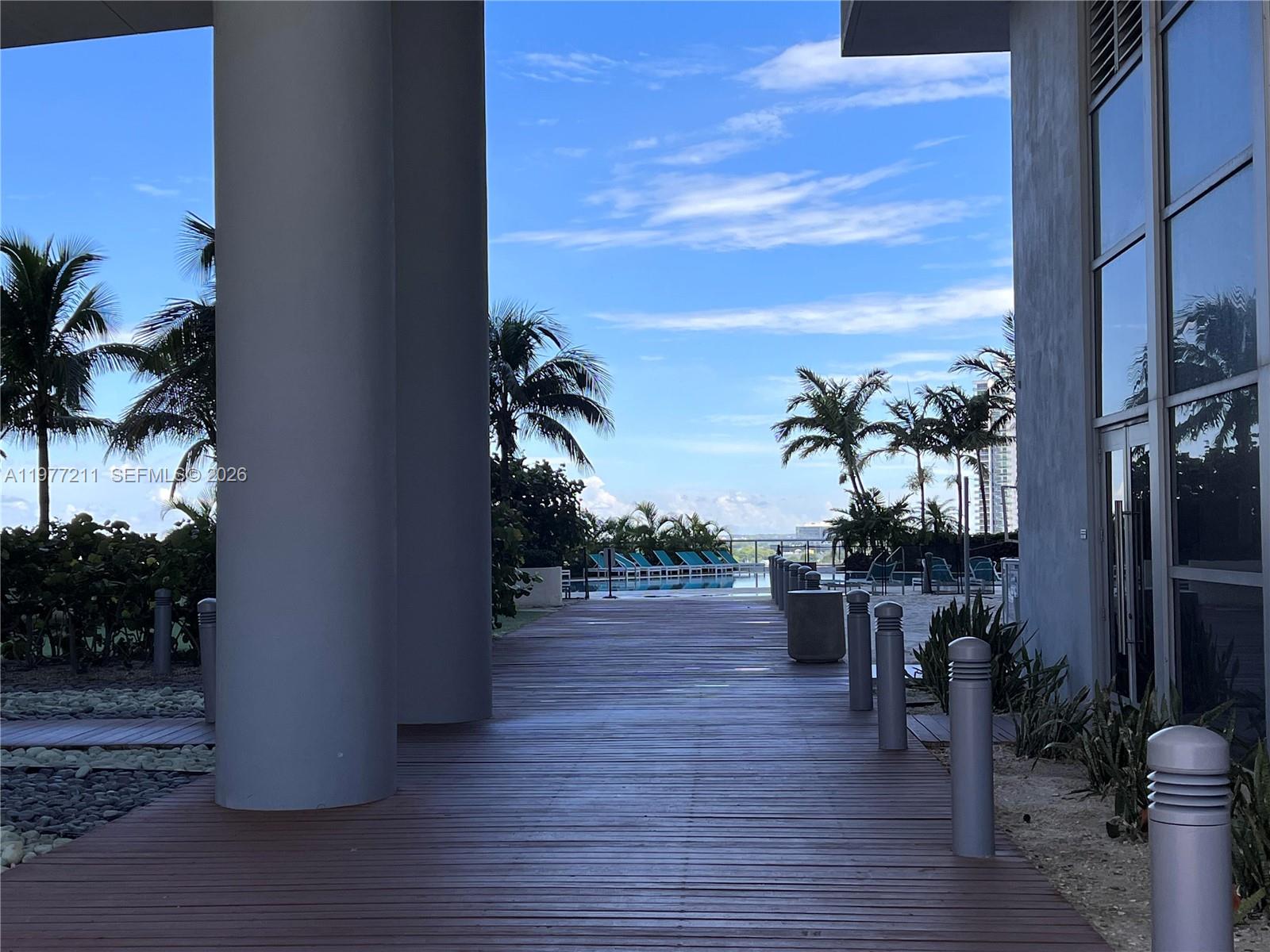 888 Biscayne Blvd #3001 Miami, FL 33132