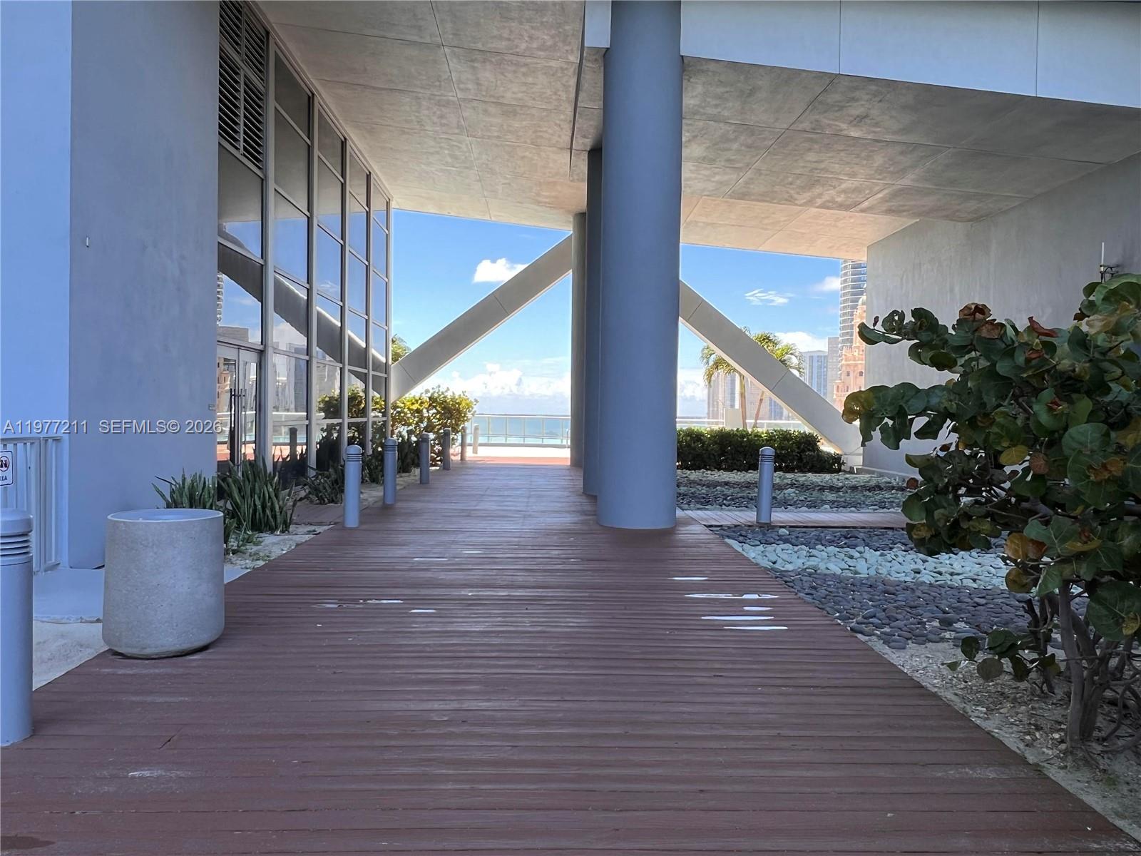 888 Biscayne Blvd #3001 Miami, FL 33132