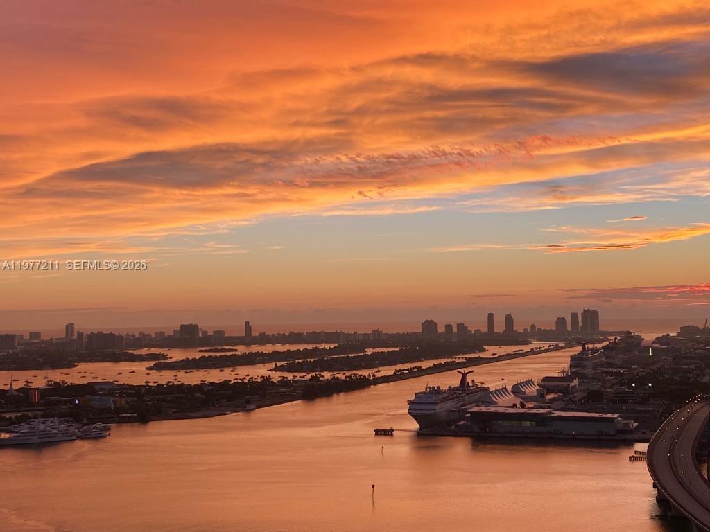 888 Biscayne Blvd #3001 Miami, FL 33132