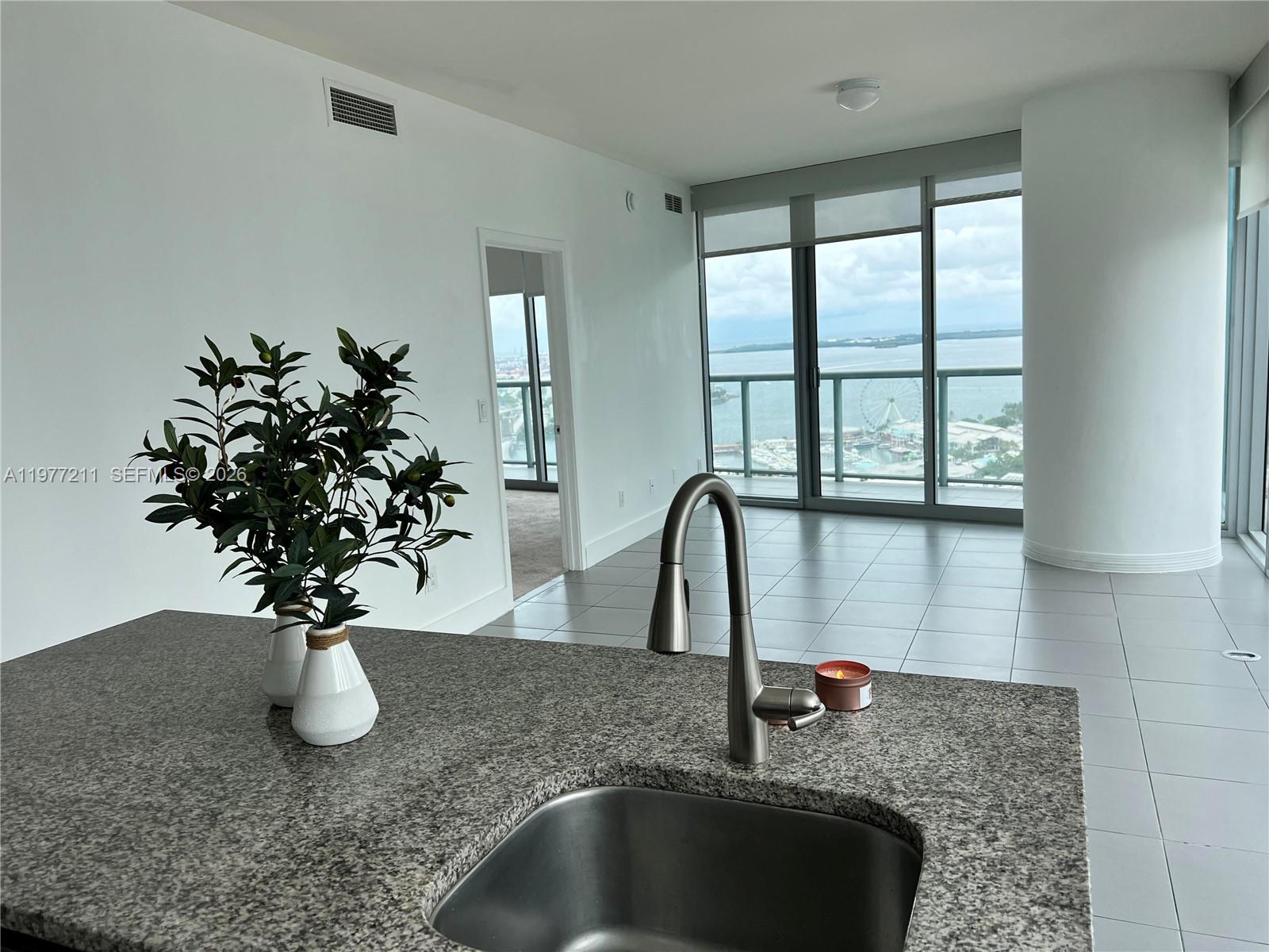 888 Biscayne Blvd #3001 Miami, FL 33132
