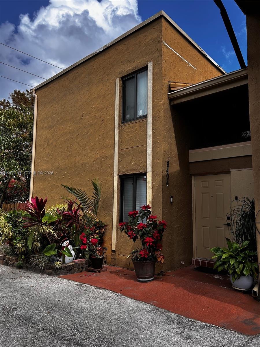 8404 N Missionwood Cir