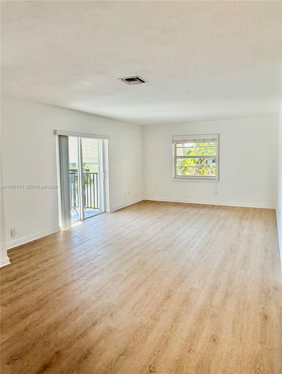 6815 Edgewater Dr #309