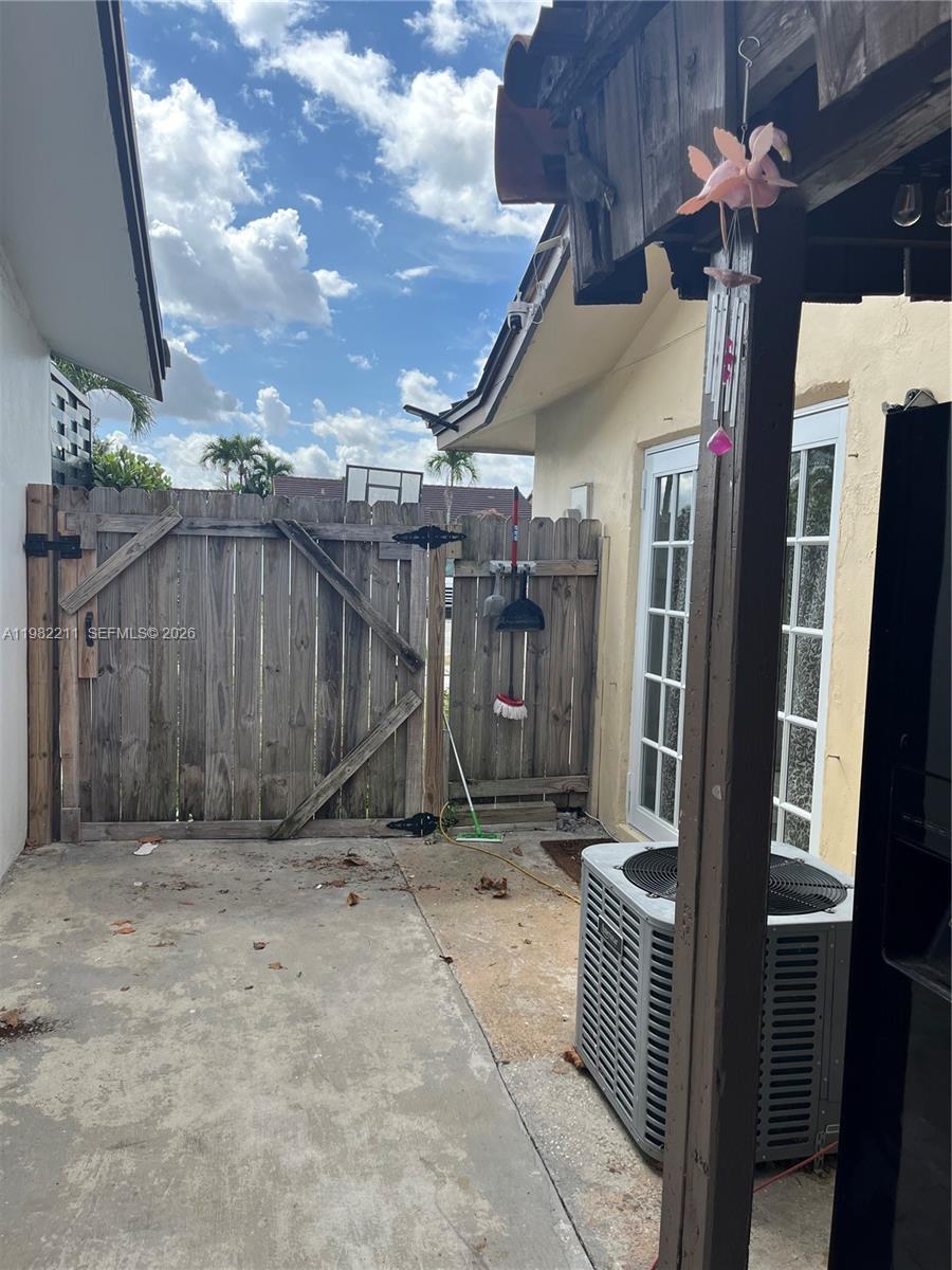 13485 SW 28th St Miami, FL 33175