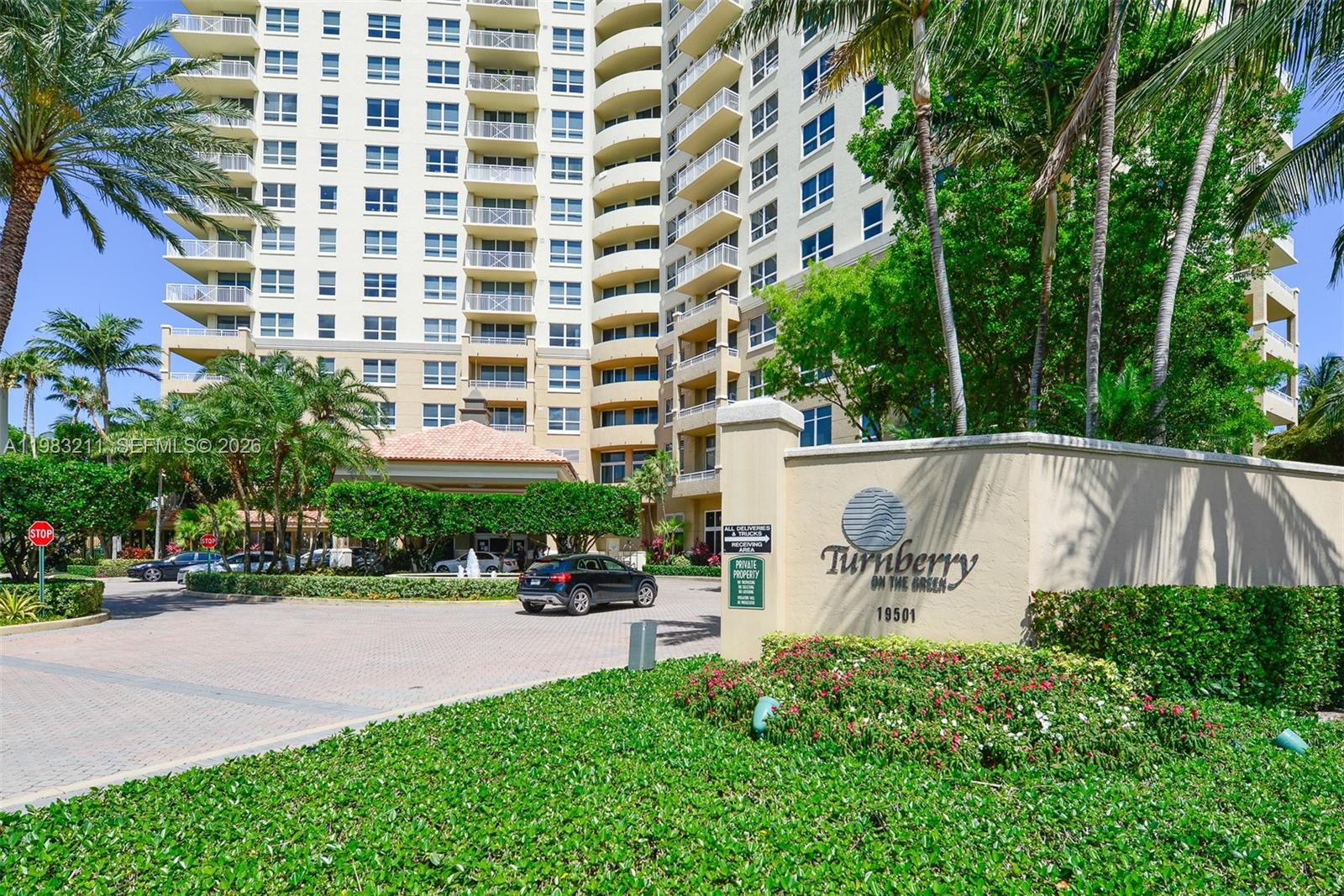 19501 W Country Clb Dr #211