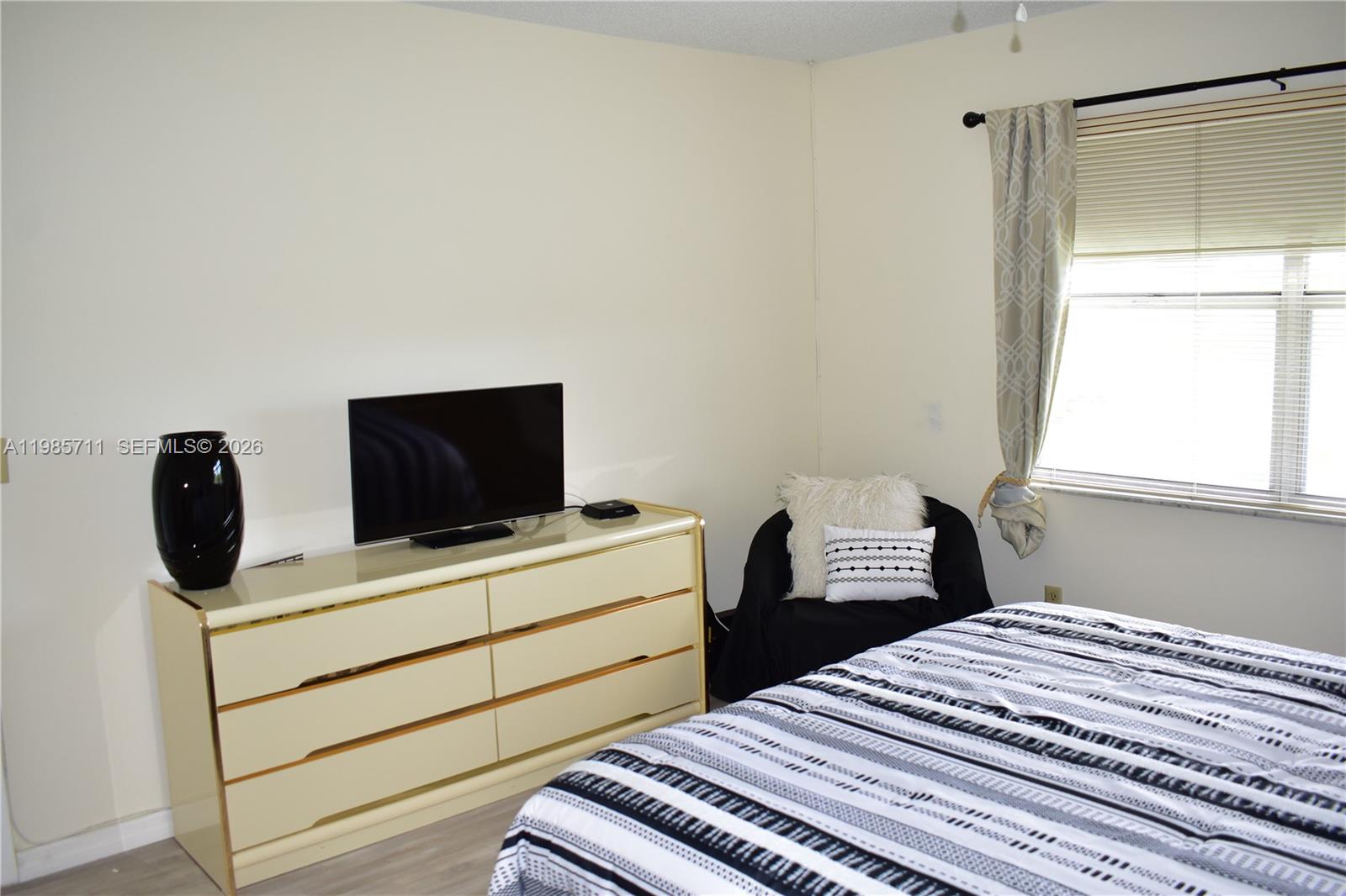 9621 Sunrise Lks Blvd #302 Sunrise, FL 33322