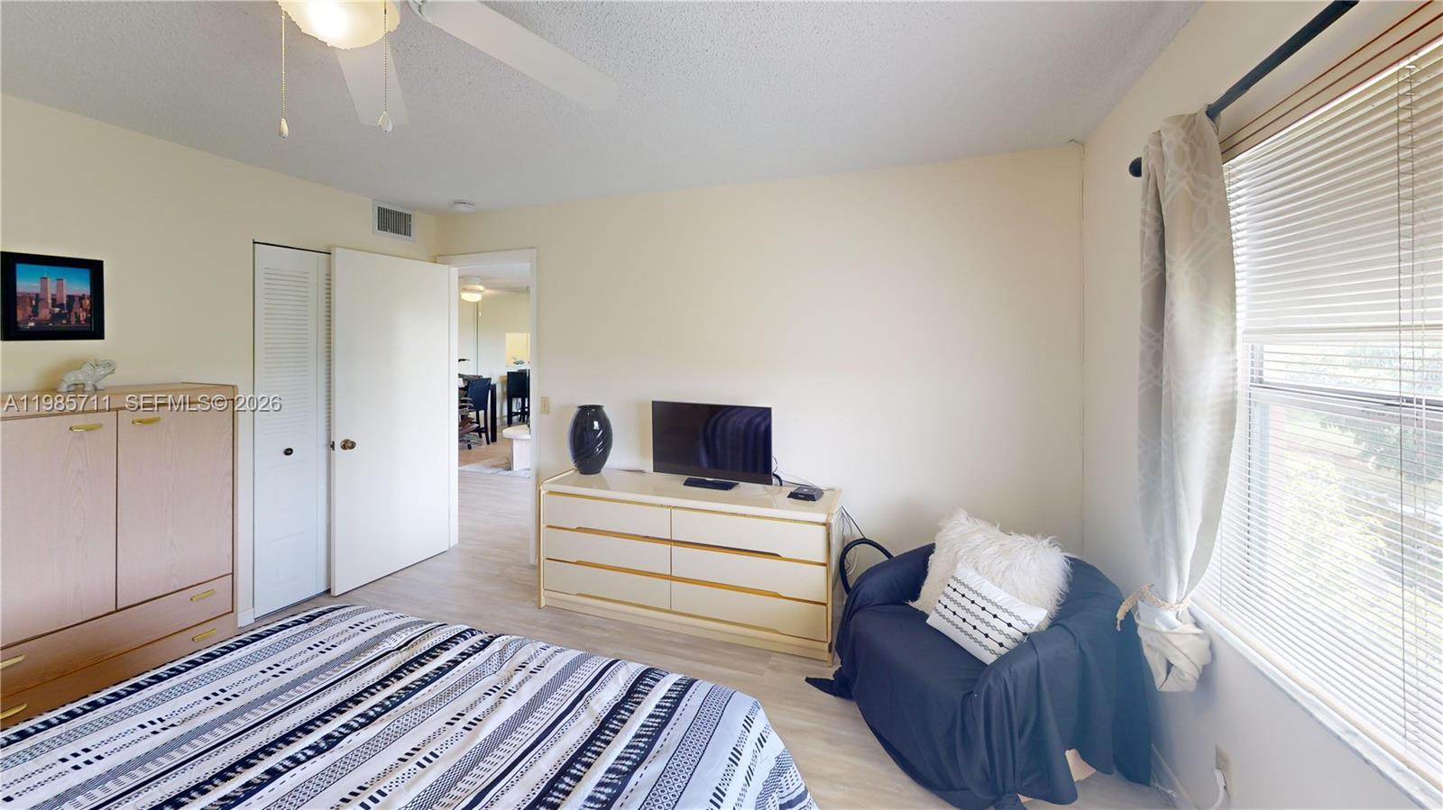 9621 Sunrise Lks Blvd #302 Sunrise, FL 33322