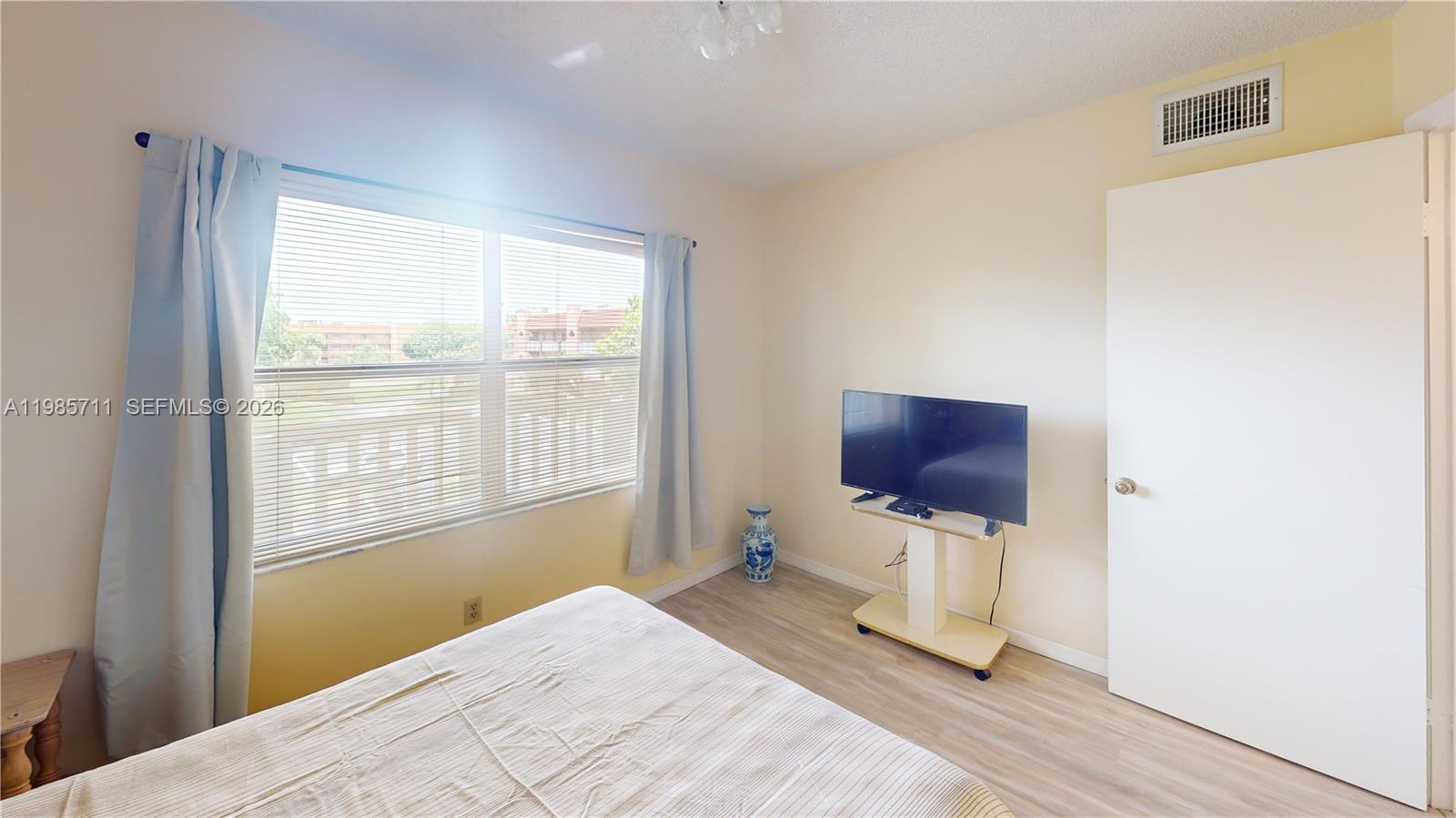 9621 Sunrise Lks Blvd #302 Sunrise, FL 33322