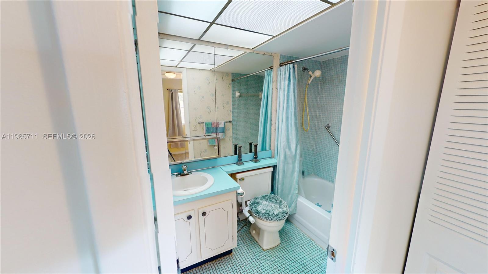 9621 Sunrise Lks Blvd #302 Sunrise, FL 33322