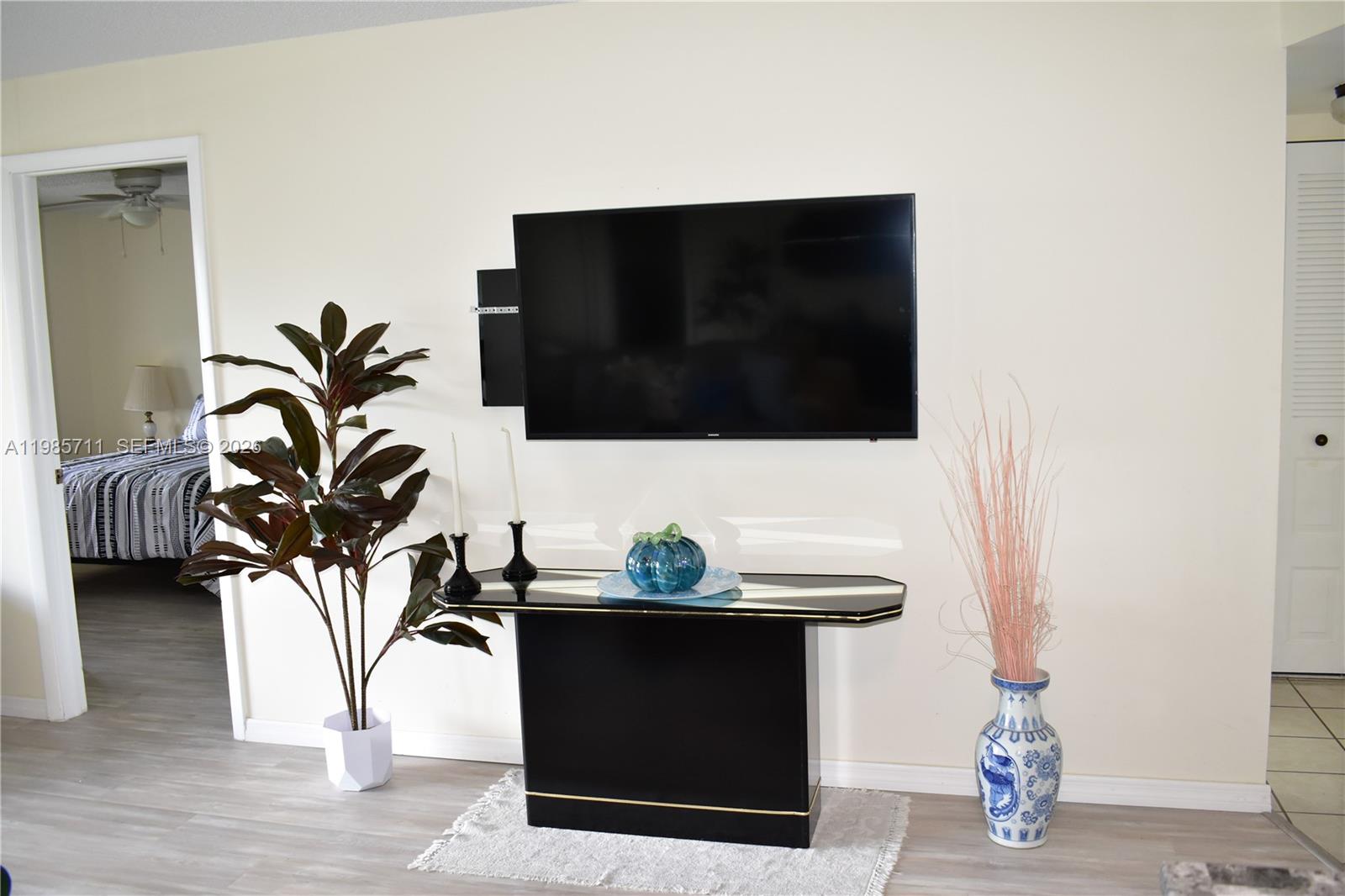 9621 Sunrise Lks Blvd #302 Sunrise, FL 33322