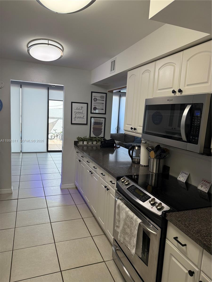 1461 NW 113th Ave Pembroke Pines, FL 33026