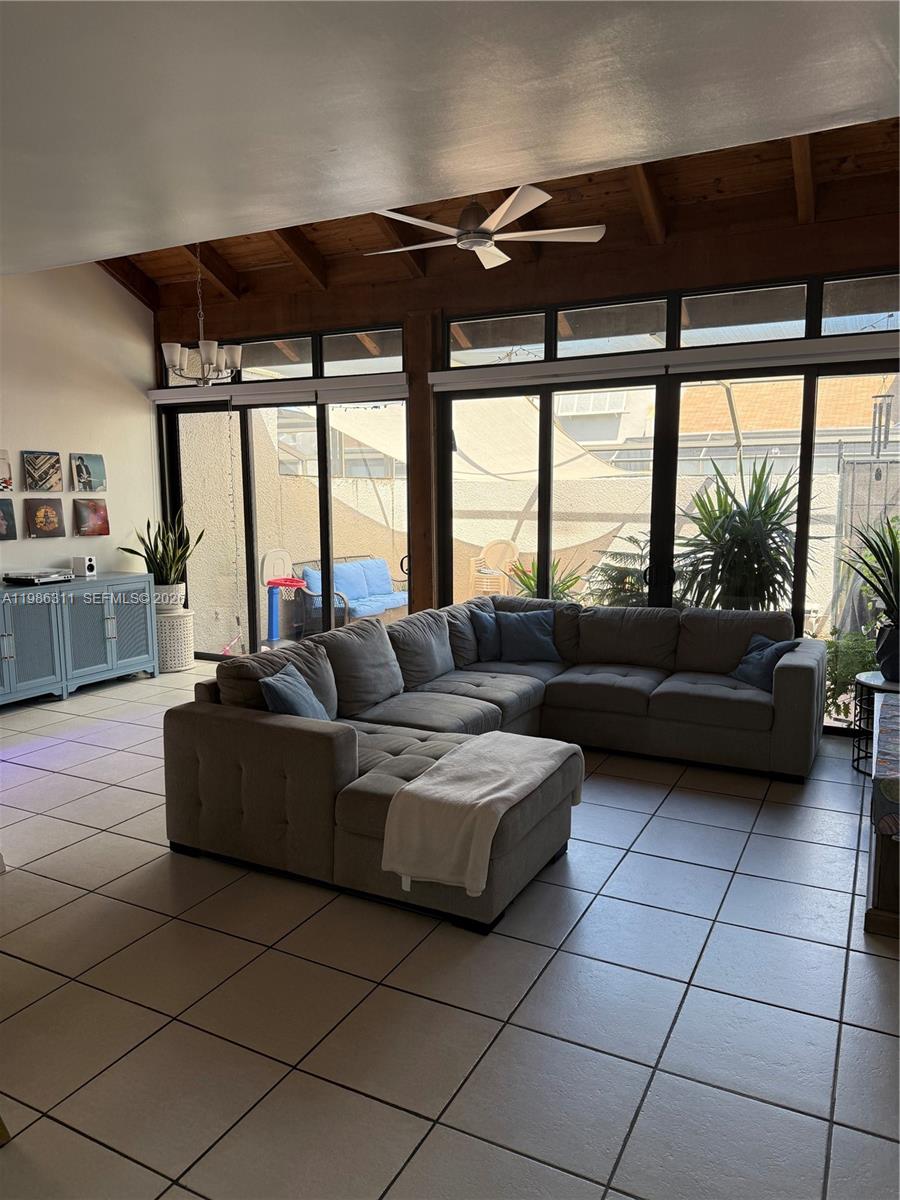 1461 NW 113th Ave Pembroke Pines, FL 33026