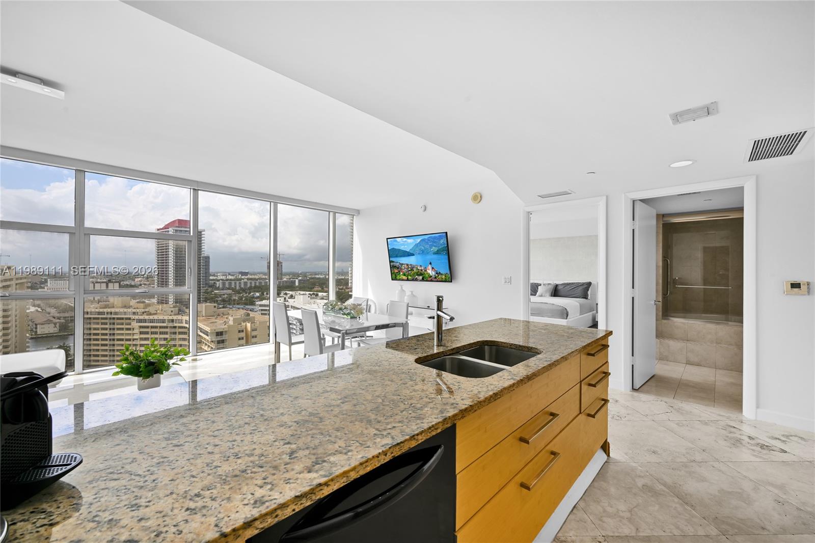 image Beach Club 212