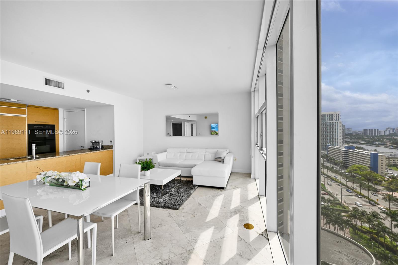 image Beach Club 215