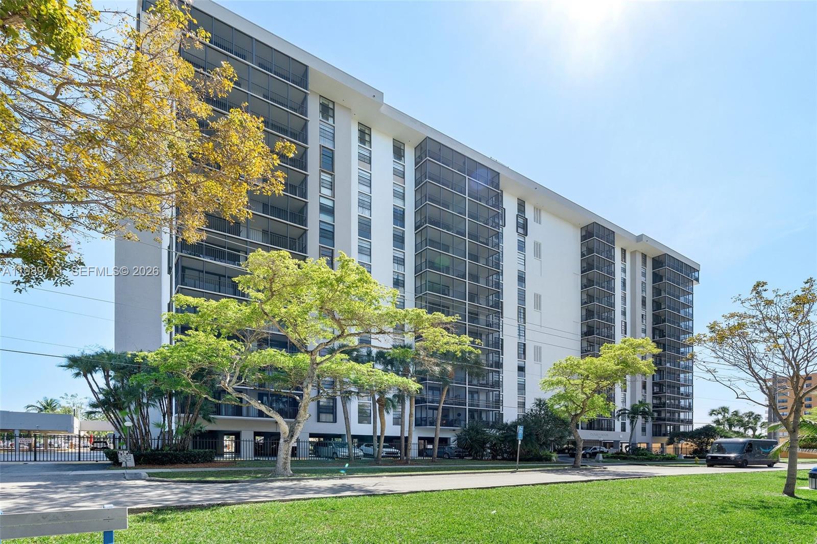 2500 NE 135th St Unit#b206