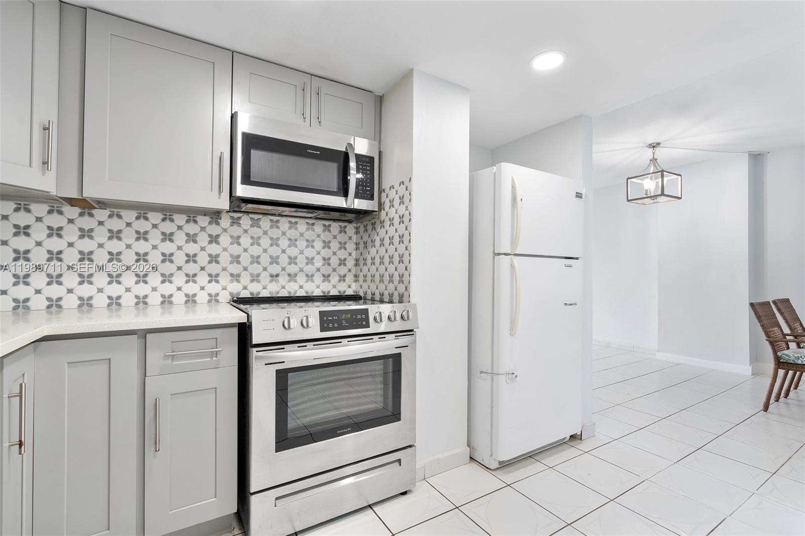 2500 NE 135th St Unit#b206 North Miami, FL 33181