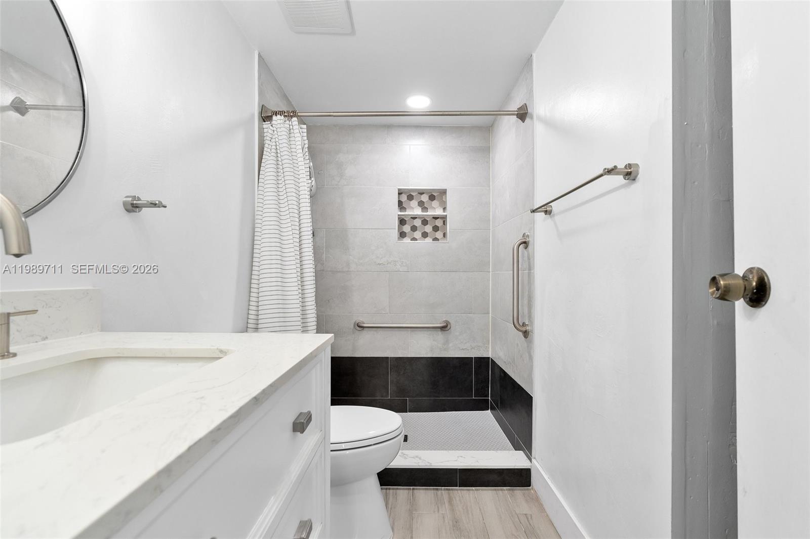 2500 NE 135th St Unit#b206 North Miami, FL 33181