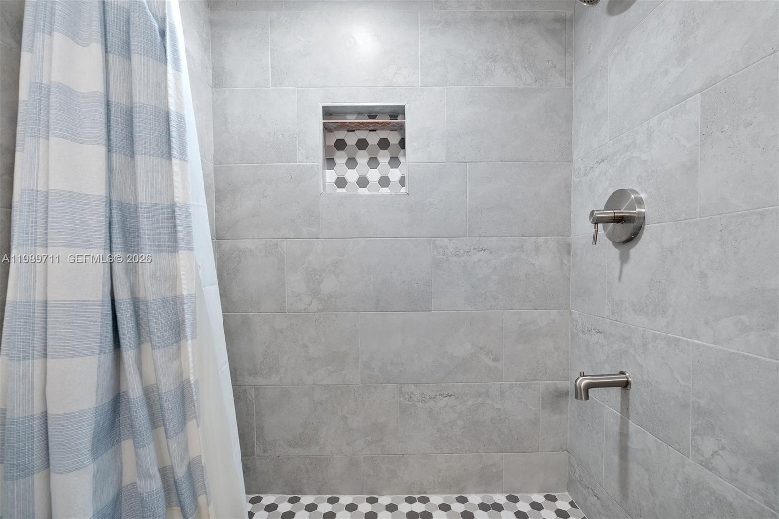 2500 NE 135th St Unit#b206 North Miami, FL 33181